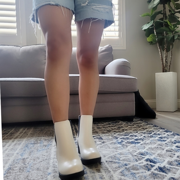White love Chunky Heel boots - Picture 2 of 5